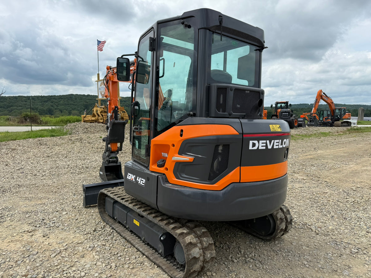 DEVELON DX42-7: New