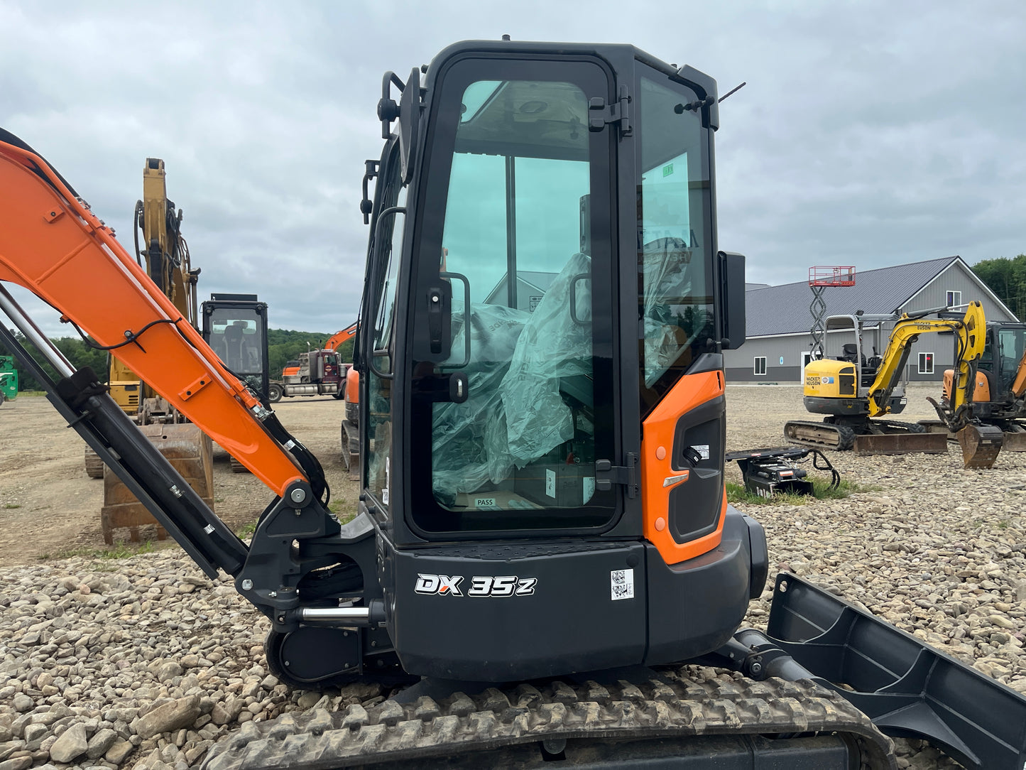 DEVELON DX35Z-7: New