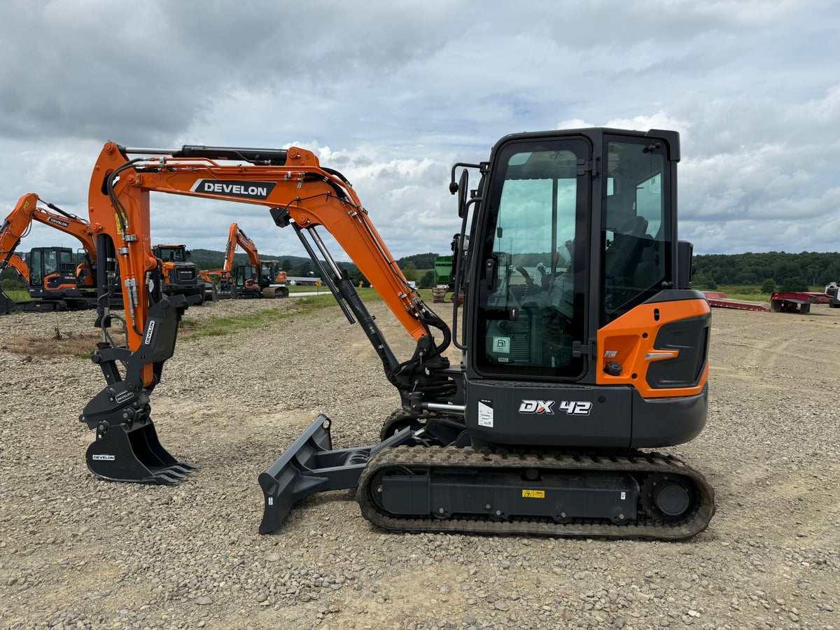 DEVELON DX42-7: New
