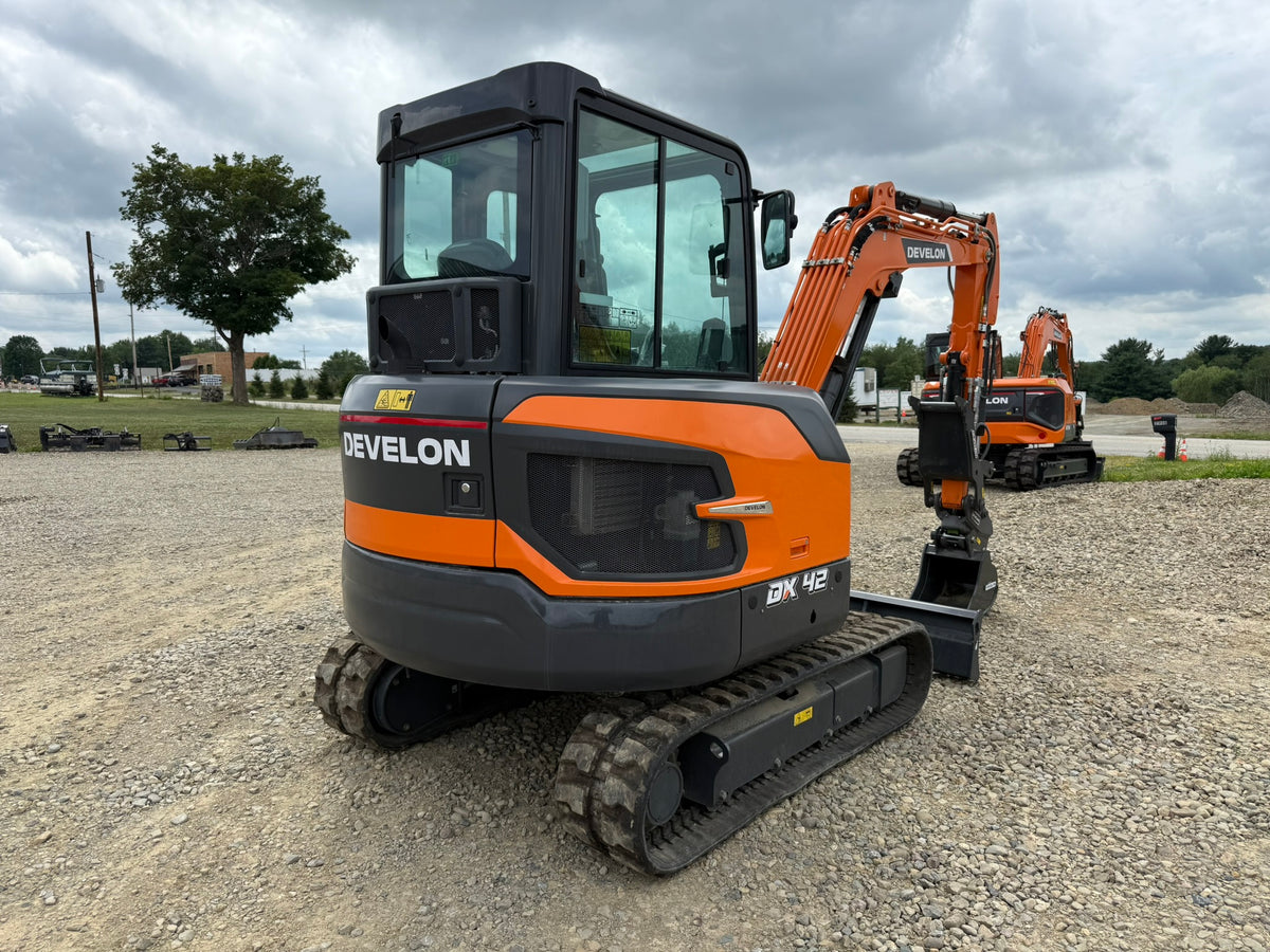 DEVELON DX42-7: New