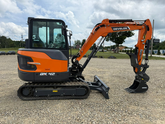 DEVELON DX42-7: New