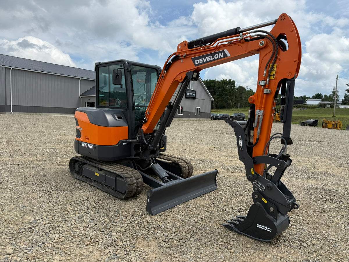 DEVELON DX42-7: New
