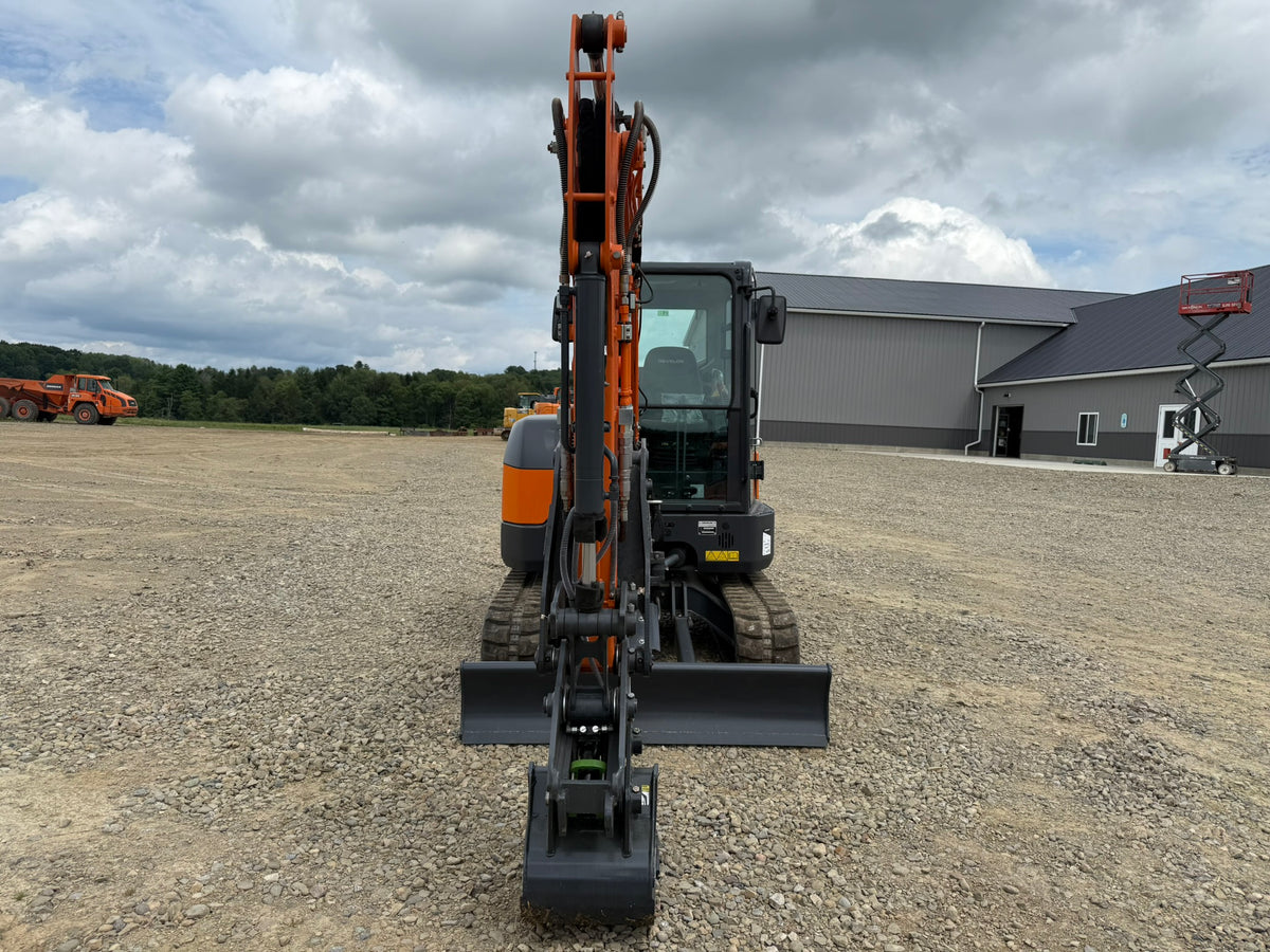 DEVELON DX42-7: New