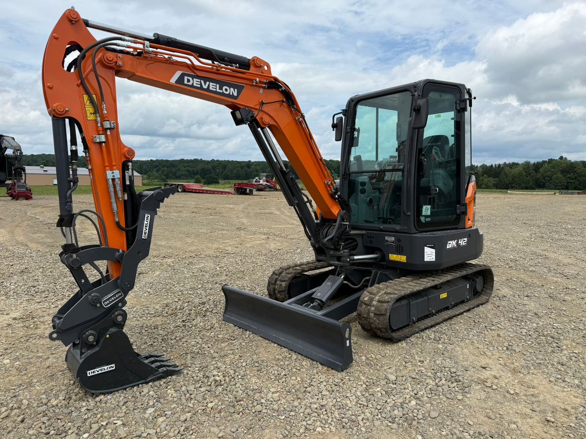 DEVELON DX42-7: New